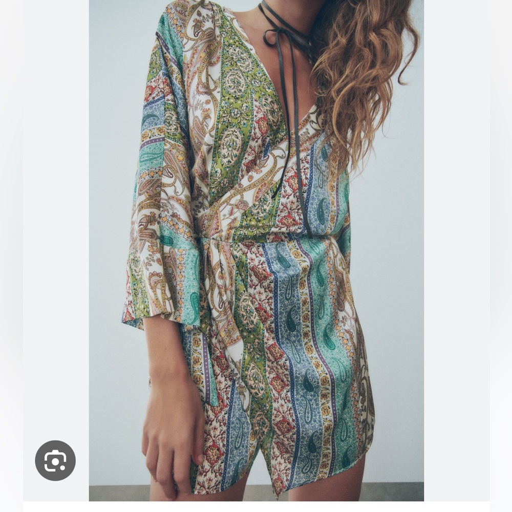 SHORT ROMPER